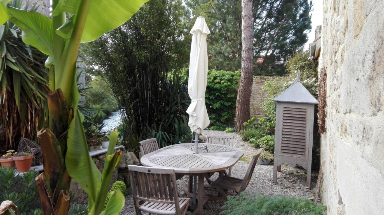 La Malposte Bed & Breakfast Reviers Exterior photo