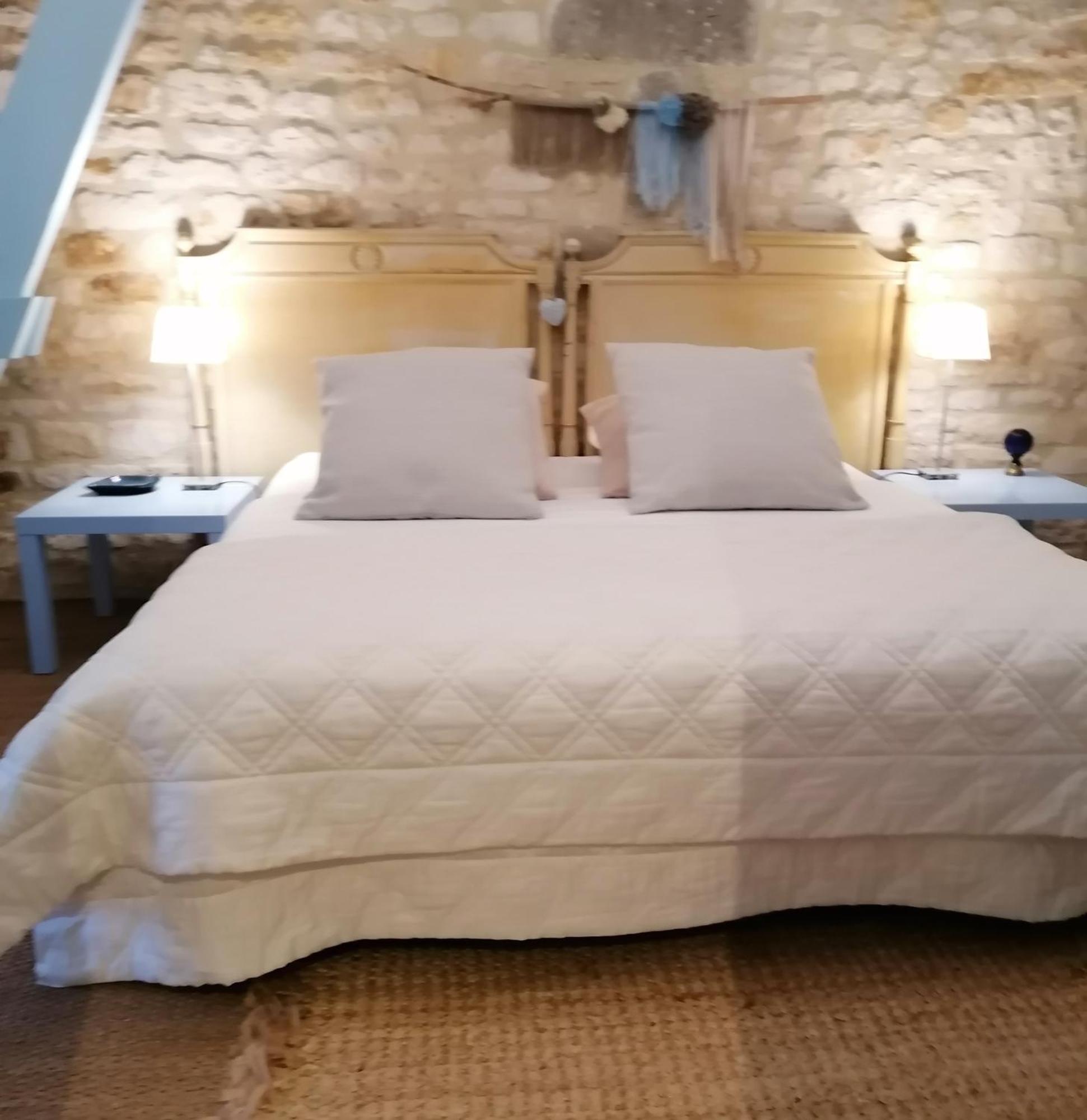 La Malposte Bed & Breakfast Reviers Exterior photo
